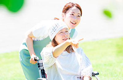 幅広い年齢層のスタッフが活躍しています!